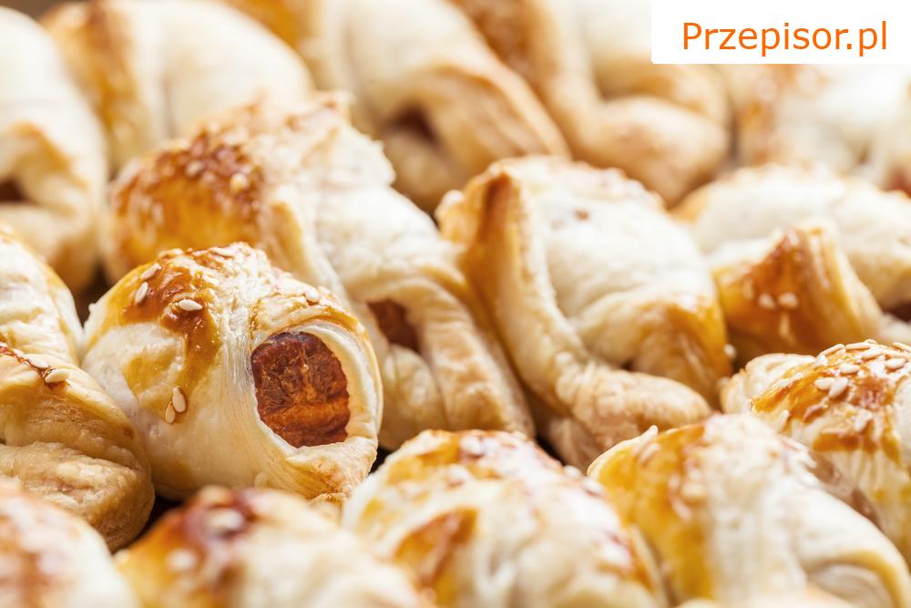 Bawarskie kiełbaski w cieście francuskim