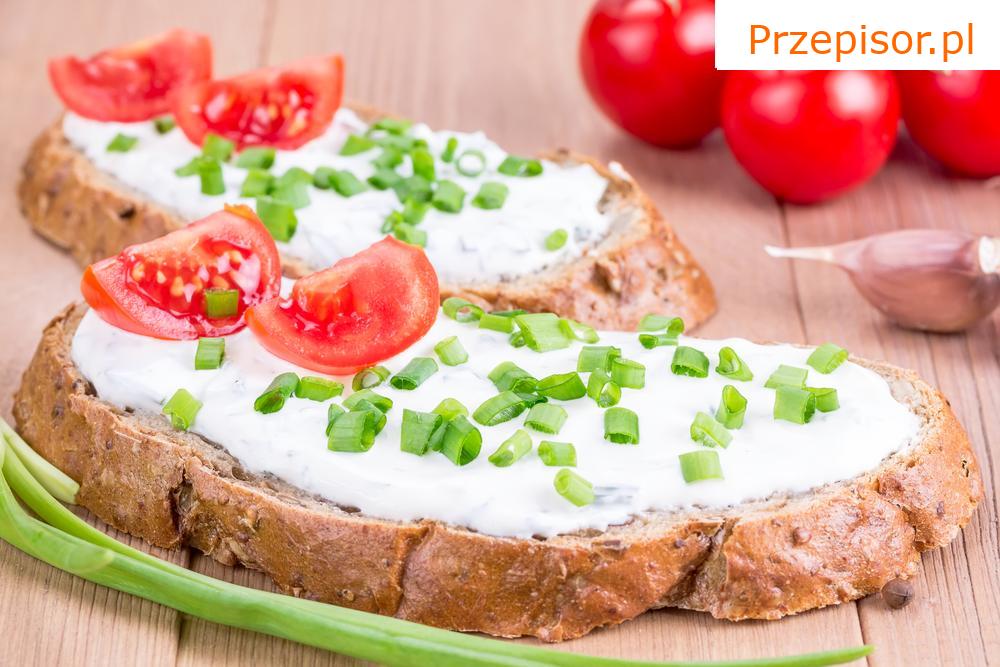 Jajeczna pasta z serem i czosnkiem