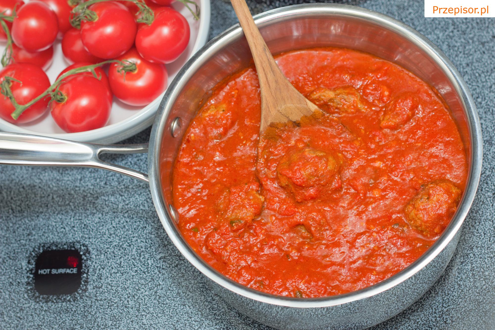 Mięsne kulki w sosie pomidorowym