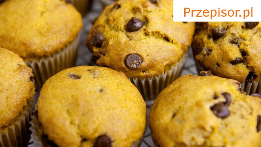 Pełnoziarniste muffiny dyniowe z orzechami i czekoladą
