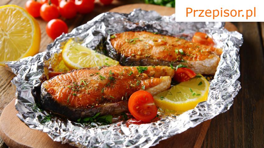 Pieczony łosoś w folii aluminiowej