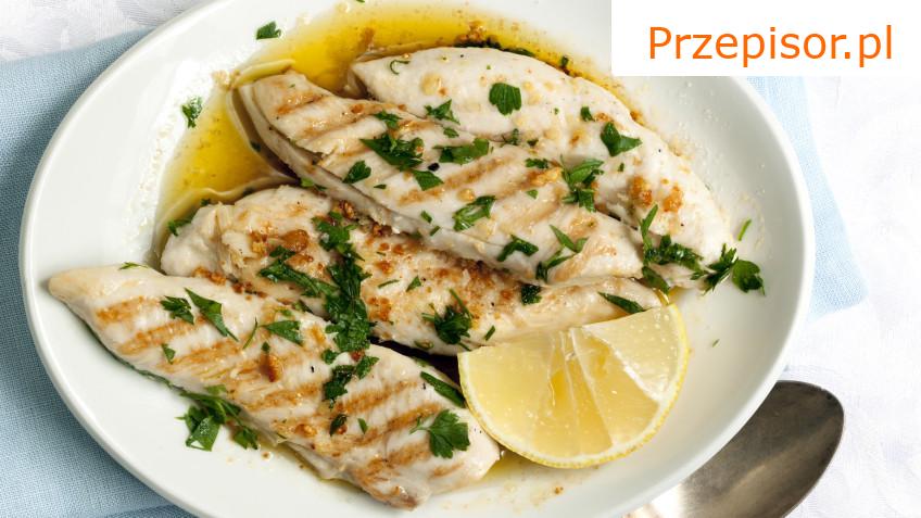 Plastry kurczaka z cytrynową werbeną i maślanym ryżem curry