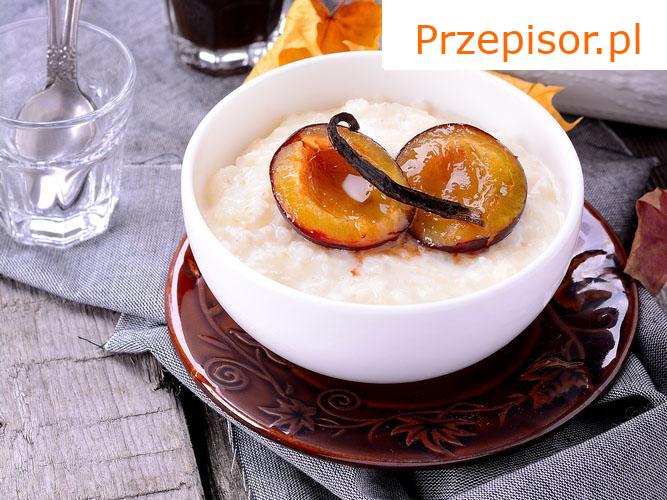 Ryżowe zapiekanki z śmietaną i śliwkami