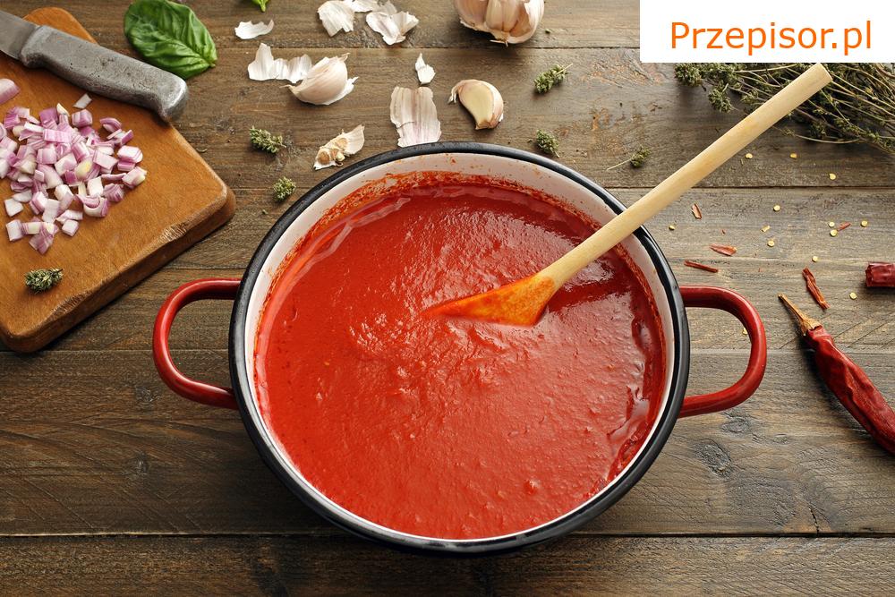 Sos pomidorowy (prosty i szybki)