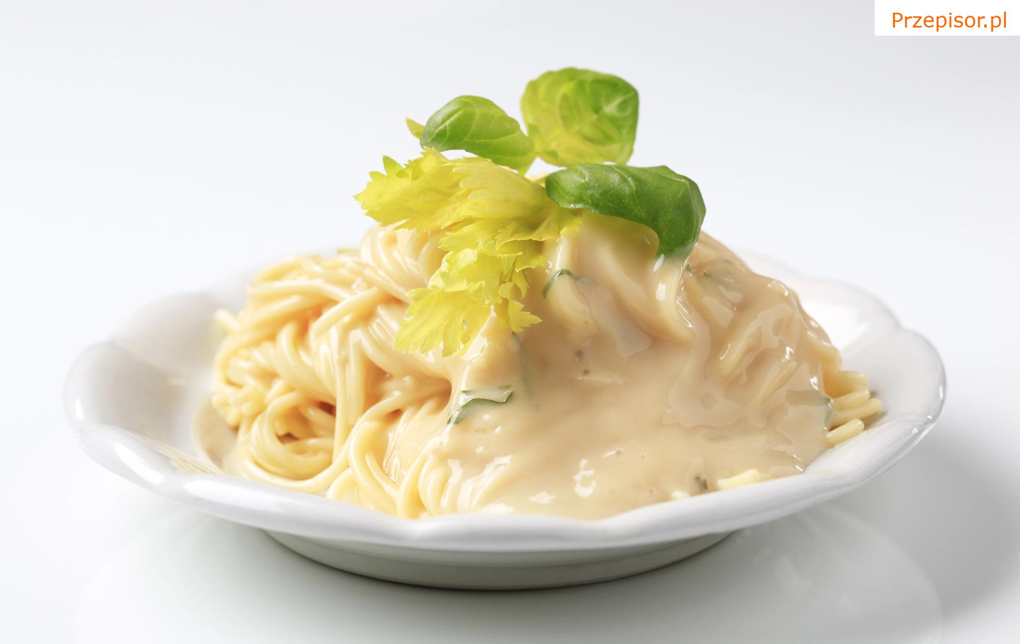 Spaghetti z sosem serowym