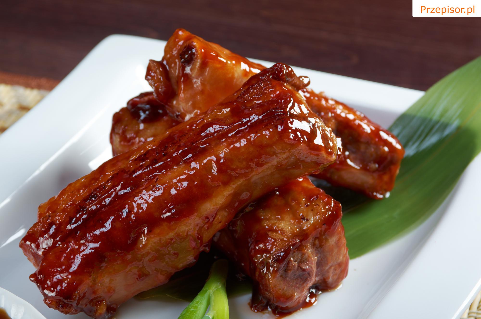 Żeberka wieprzowe na pieczarkach