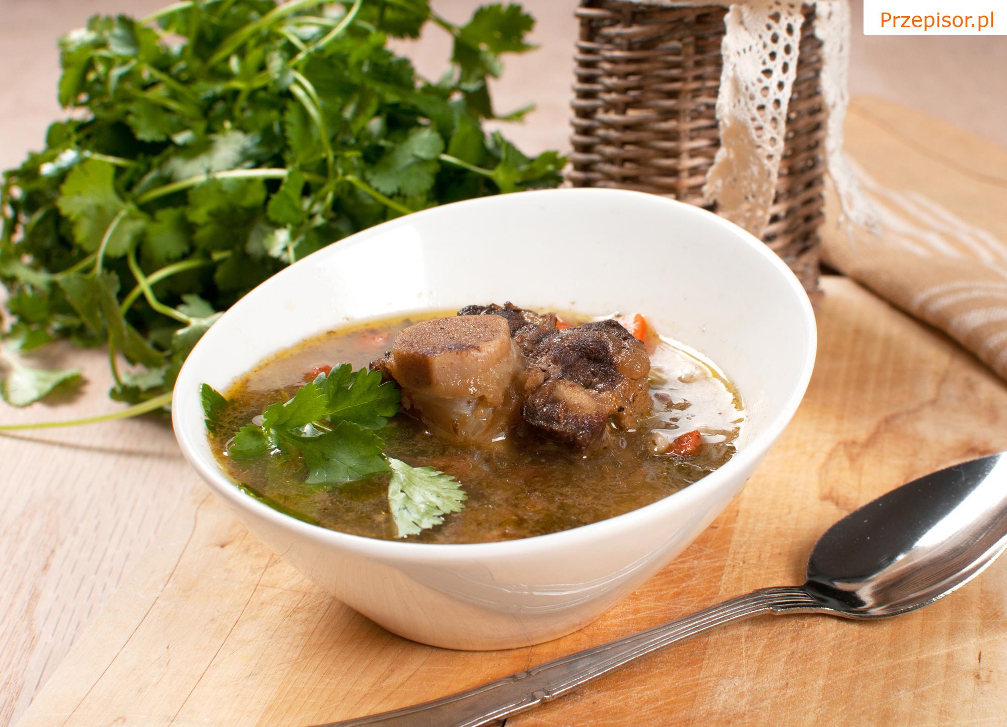 Zupa z wieprzowych kości z kluskami